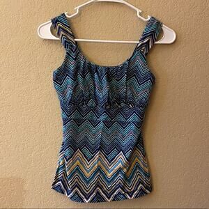 🚀HPx2🚀EUC: Ann Taylor - Chevron Dressy tank top